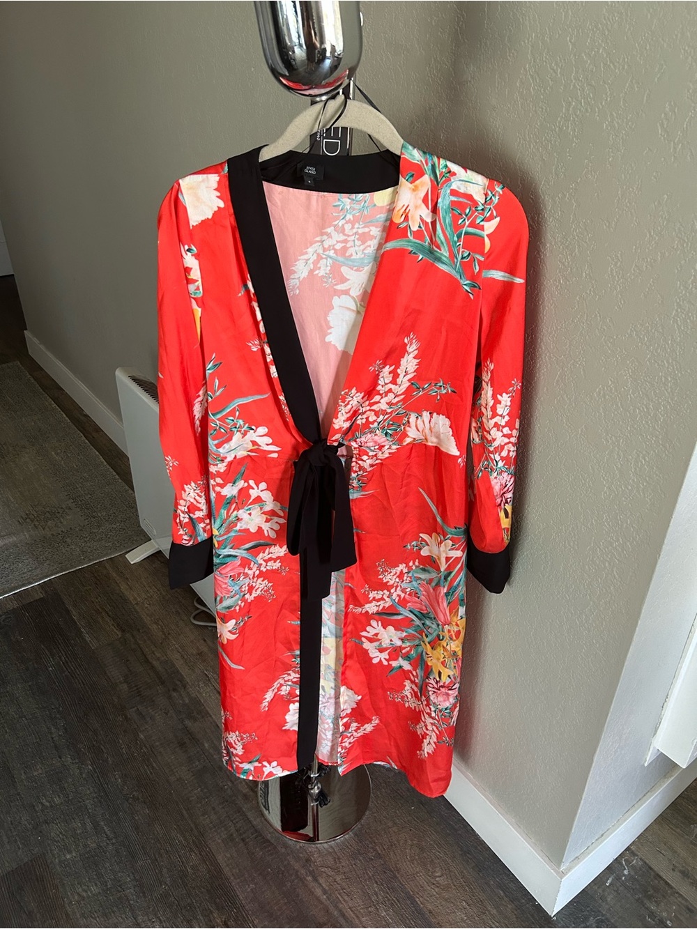 River Island Red Floral Satin Kimono Style Long  Jacket with Black Trim and Tie
